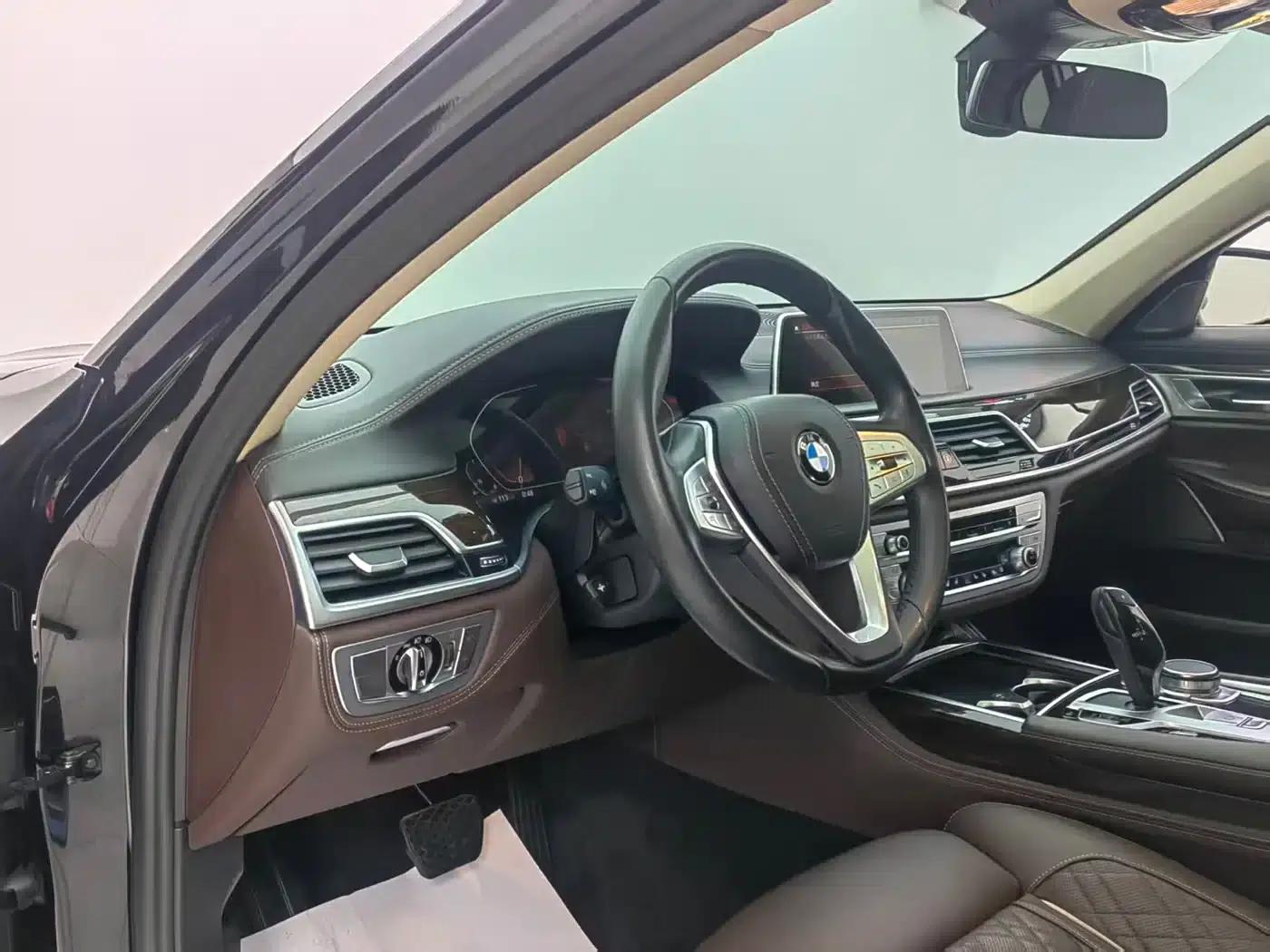 2021 BMW 7 Series 740Li Luxury Package — миниатюра 6