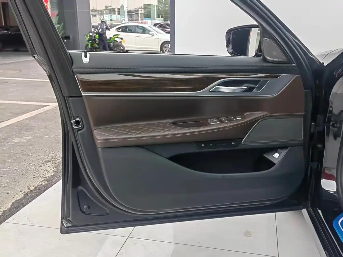 2021 BMW 7 Series 740Li Luxury Package — миниатюра 7