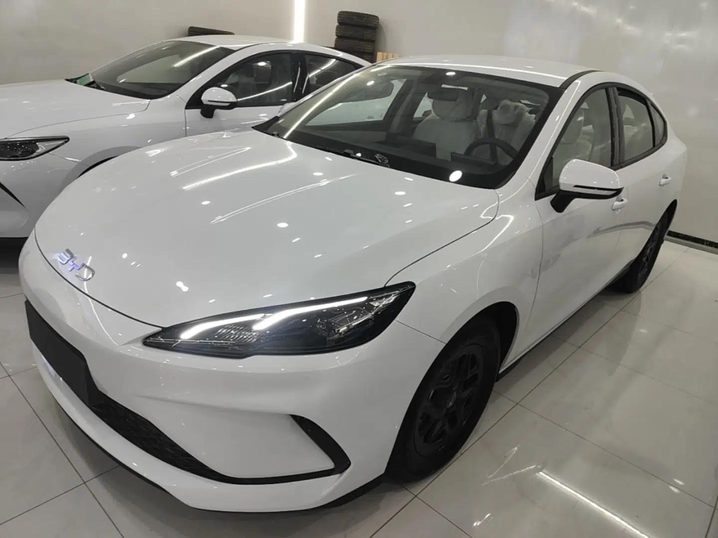 BYD Seal 05 DM-i 2025 DM-i Smart Drive 55KM Luxury Model — миниатюра 1