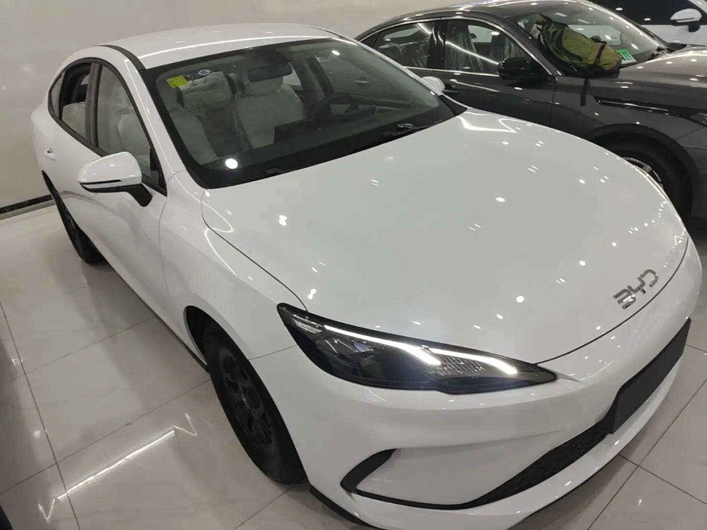 BYD Seal 05 DM-i 2025 DM-i Smart Drive 55KM Luxury Model — миниатюра 3