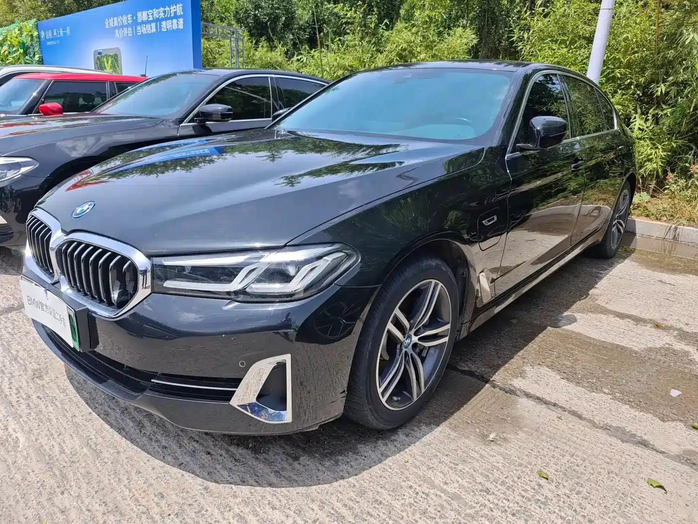 BMW 5 Series PHEV 2022 Facelift 535Le Luxury Package — миниатюра 1