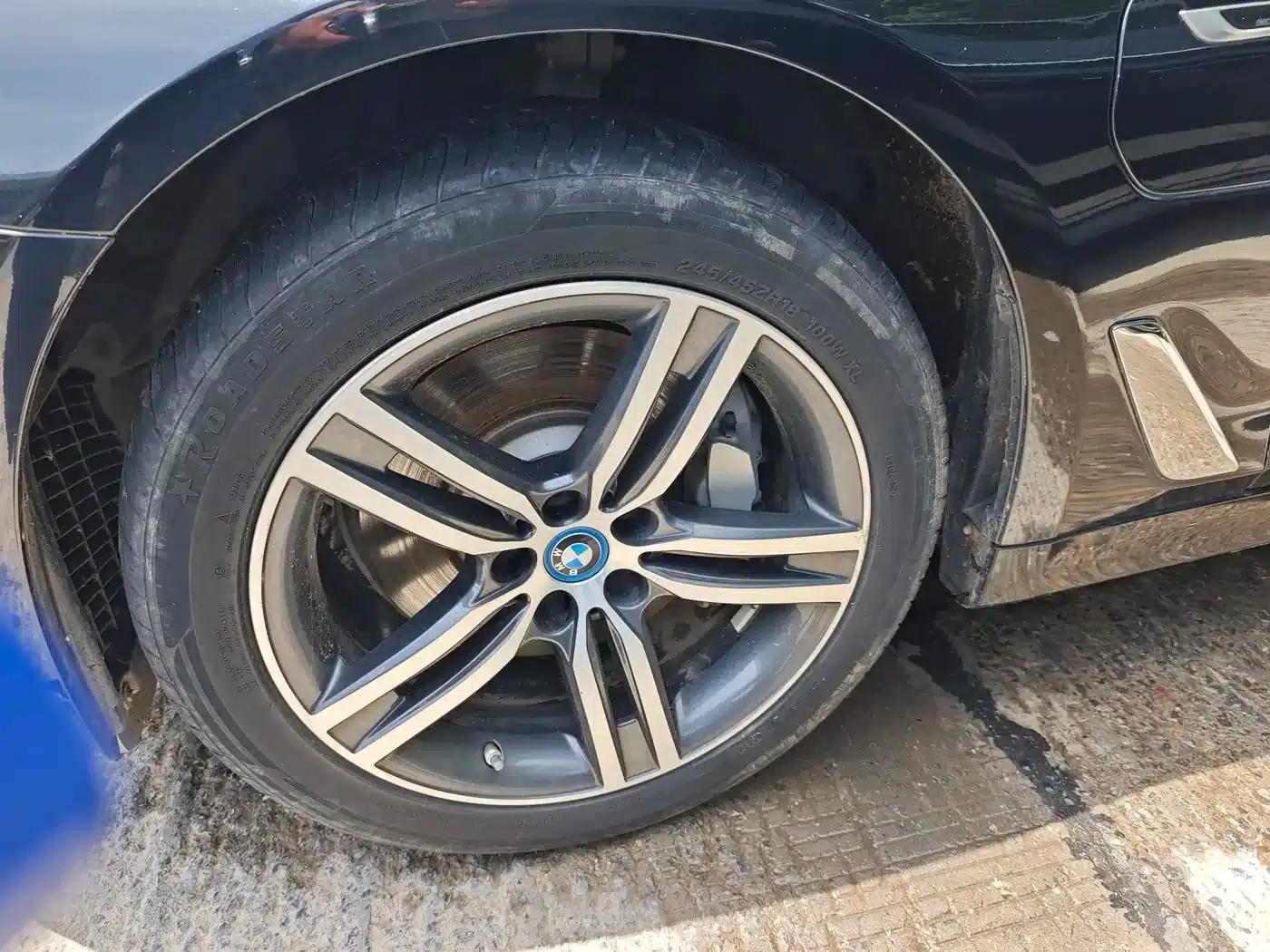 BMW 5 Series PHEV 2022 Facelift 535Le Luxury Package — миниатюра 3