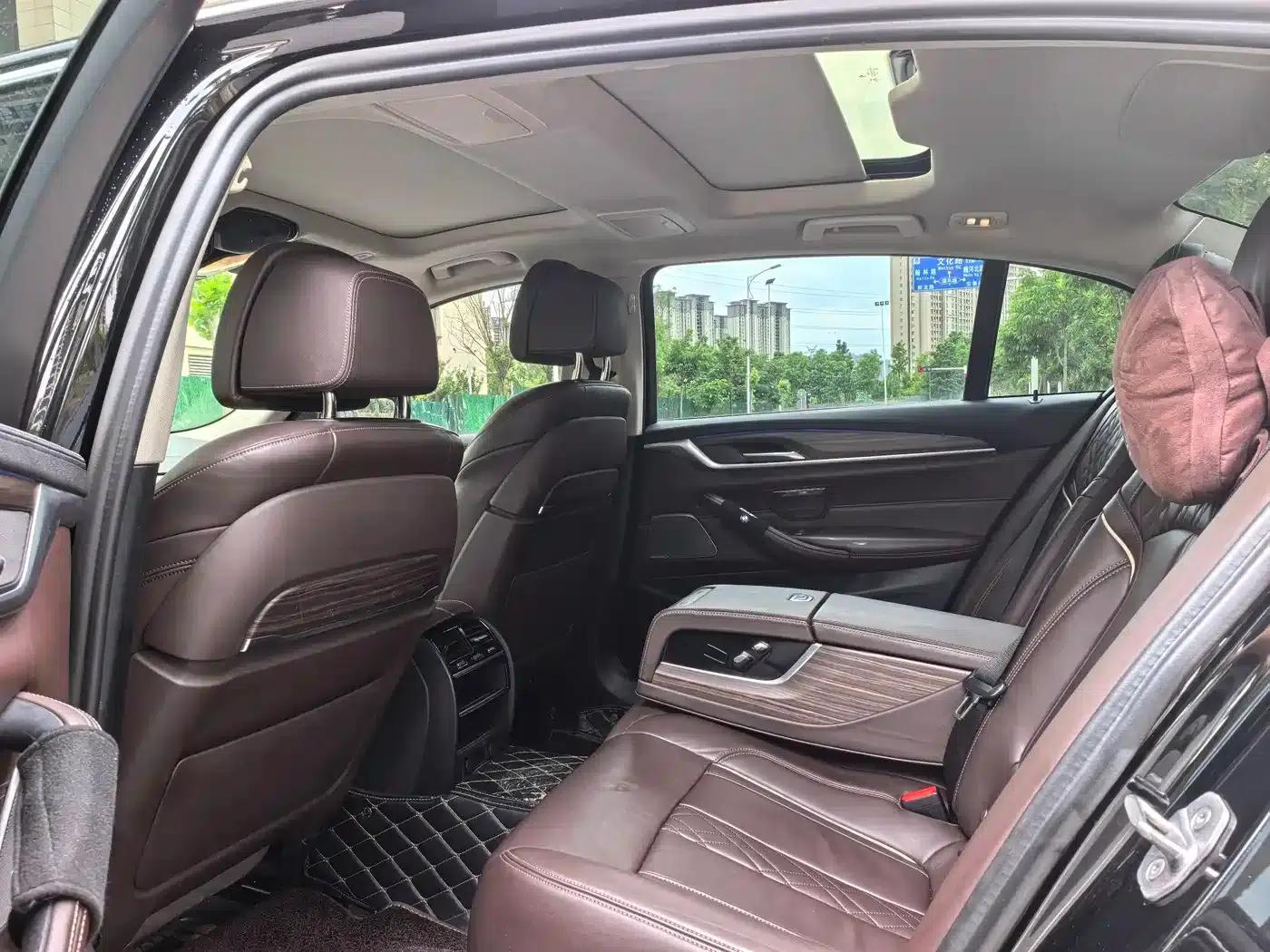 BMW 5 Series PHEV 2019 Facelift 530Le Pioneer Edition — миниатюра 6