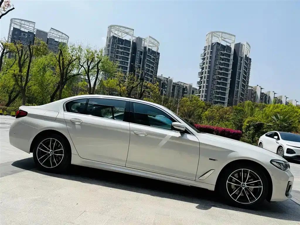 BMW 5 Series PHEV 2022 535Le M Sport Package — миниатюра 2
