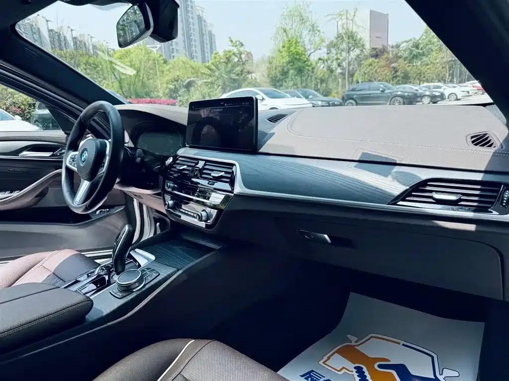 BMW 5 Series PHEV 2022 535Le M Sport Package — миниатюра 12