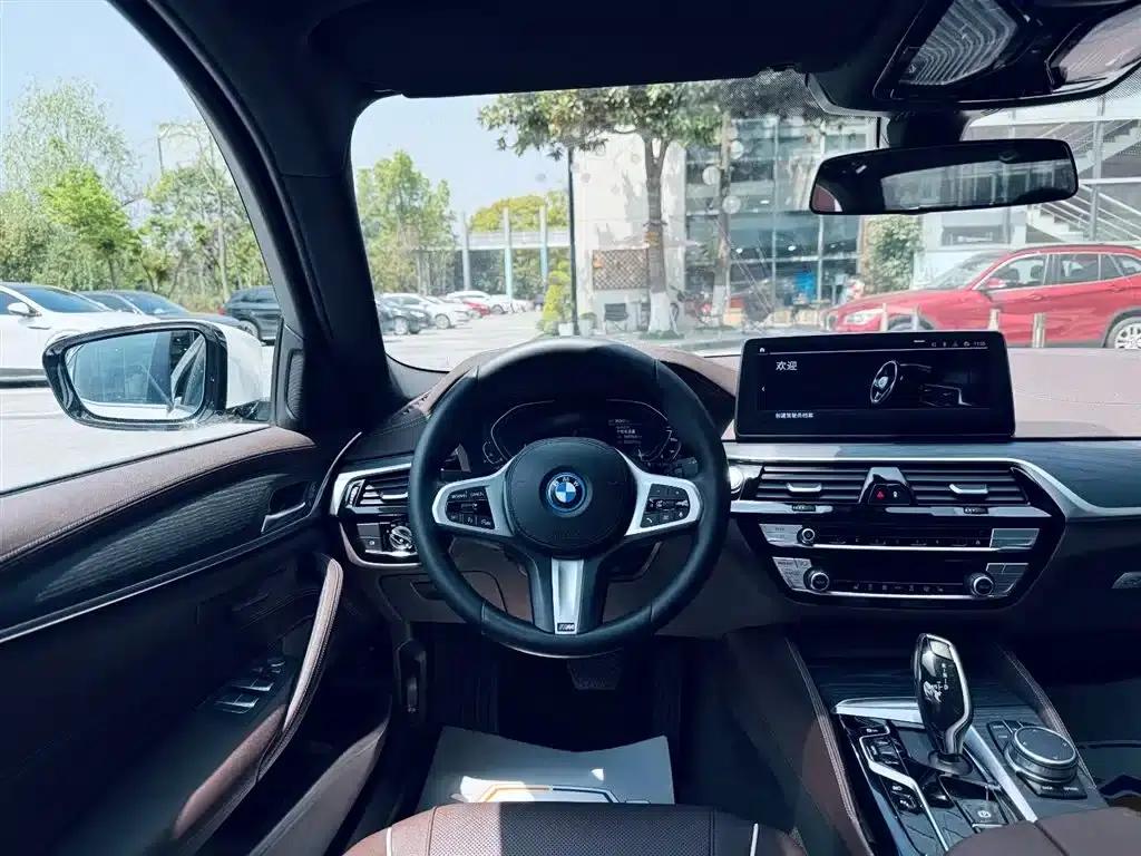 BMW 5 Series PHEV 2022 535Le M Sport Package — миниатюра 13