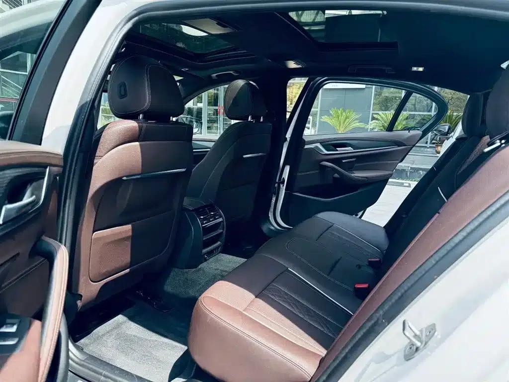 BMW 5 Series PHEV 2022 535Le M Sport Package — миниатюра 14