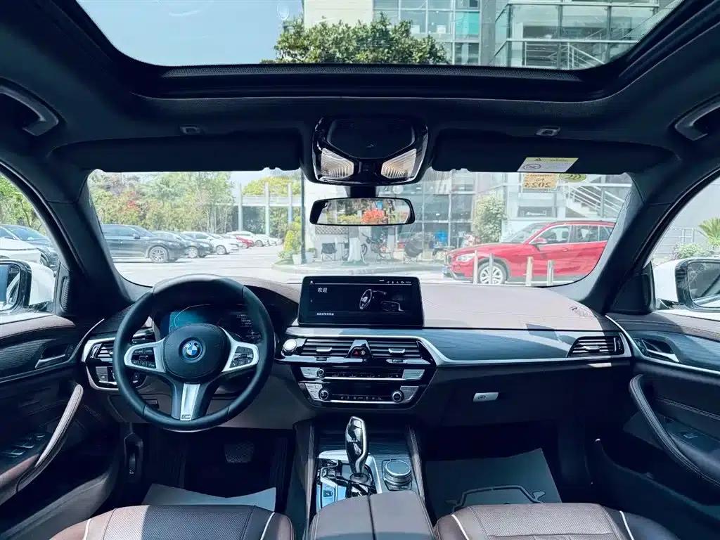 BMW 5 Series PHEV 2022 535Le M Sport Package — миниатюра 15