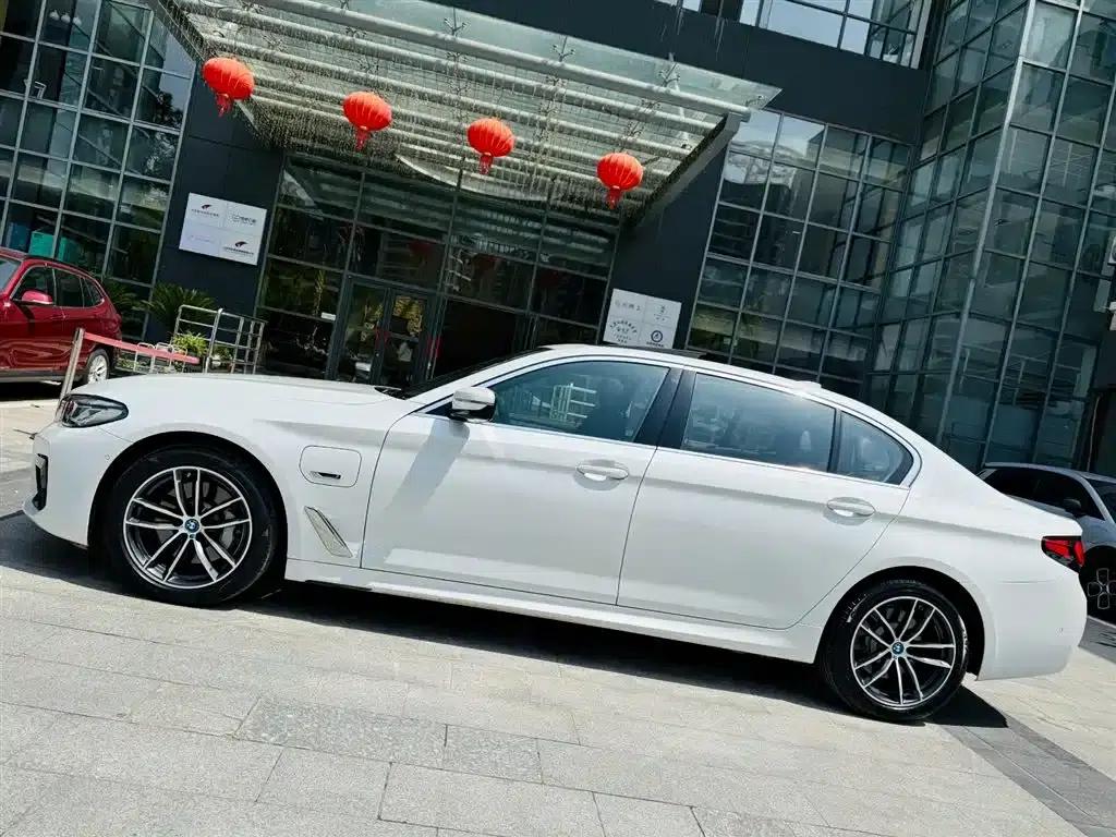 BMW 5 Series PHEV 2022 535Le M Sport Package — миниатюра 7