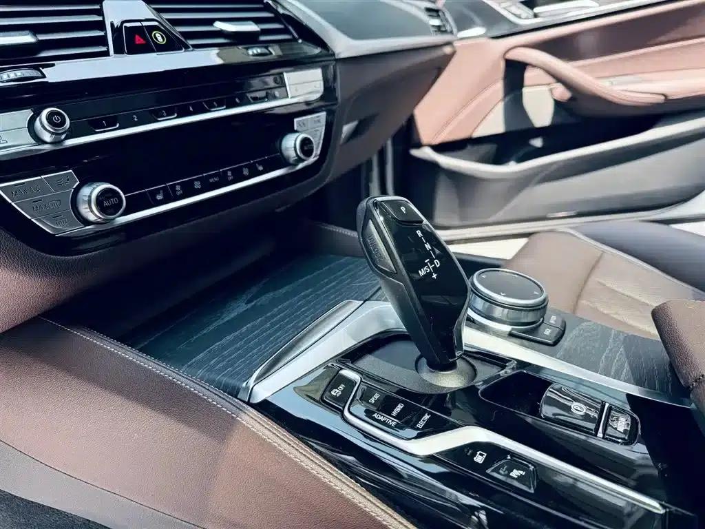 BMW 5 Series PHEV 2022 535Le M Sport Package — миниатюра 9