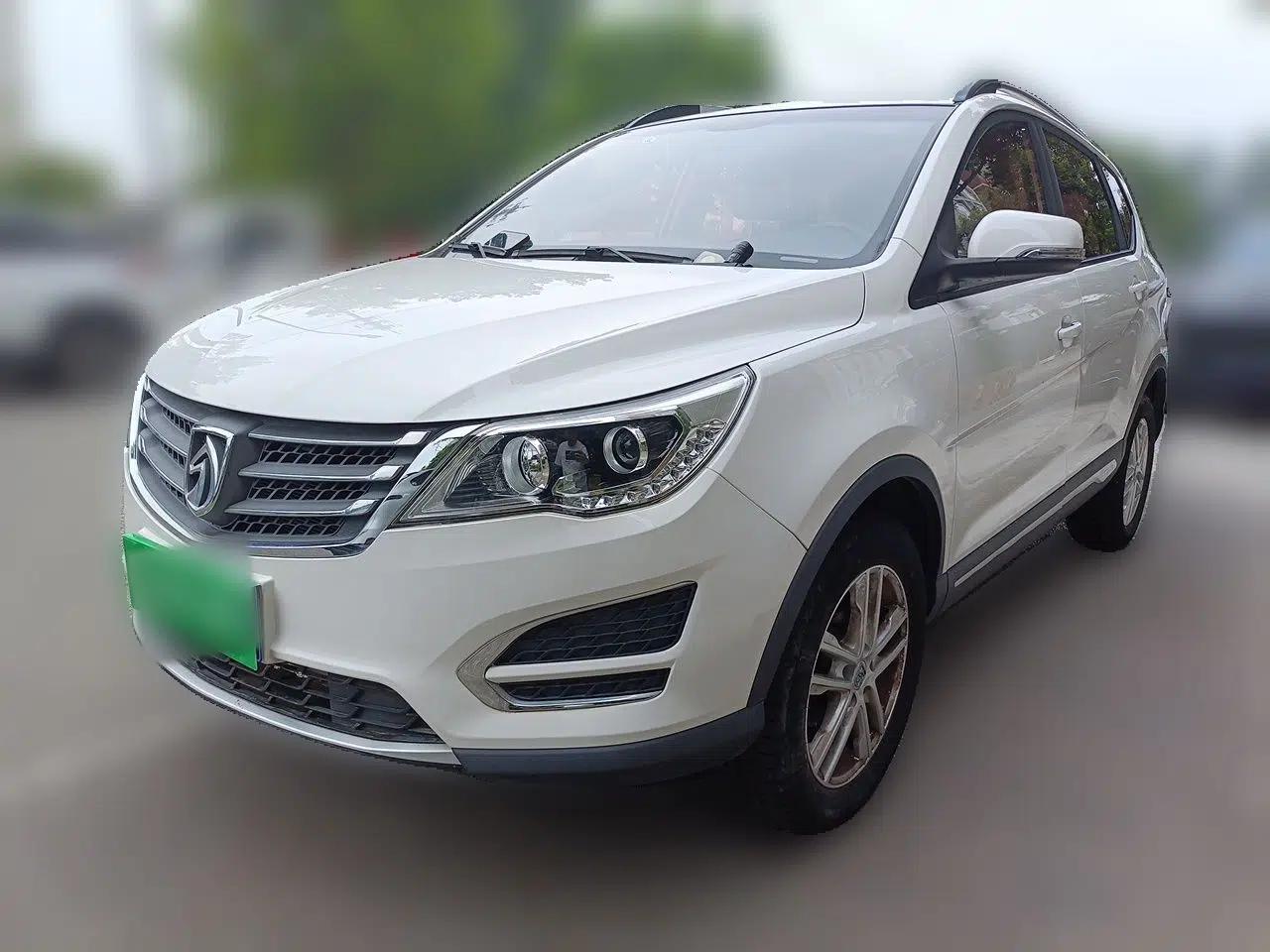 Baojun 560 2016 1.8L Manual Value Edition — миниатюра 1