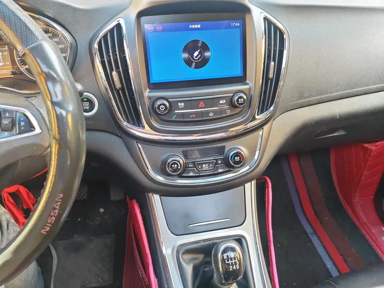 Baojun 560 2016 1.8L Manual Luxury Edition — миниатюра 14