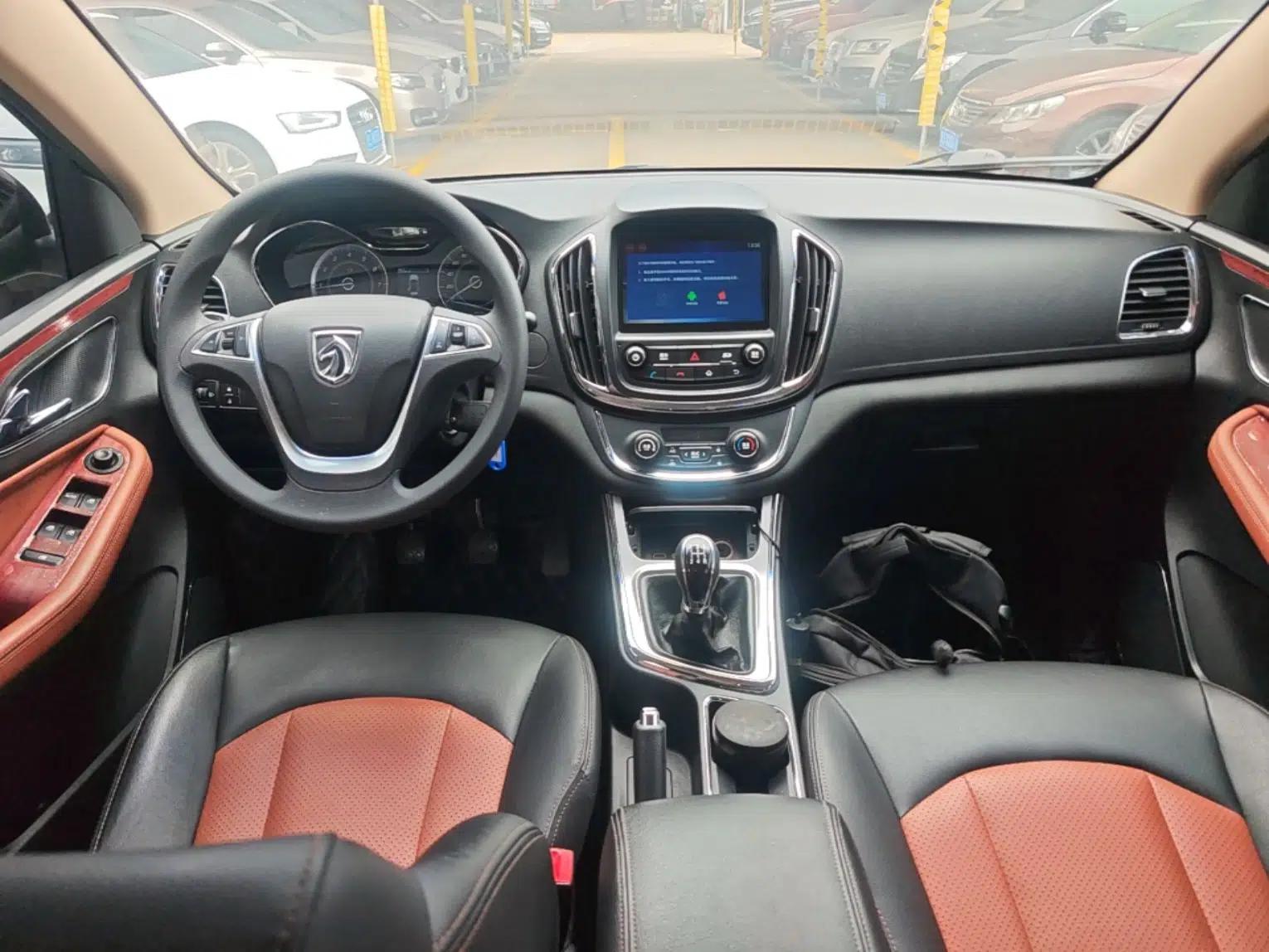Baojun 560 2015 1.8L Manual Elite Edition — миниатюра 13