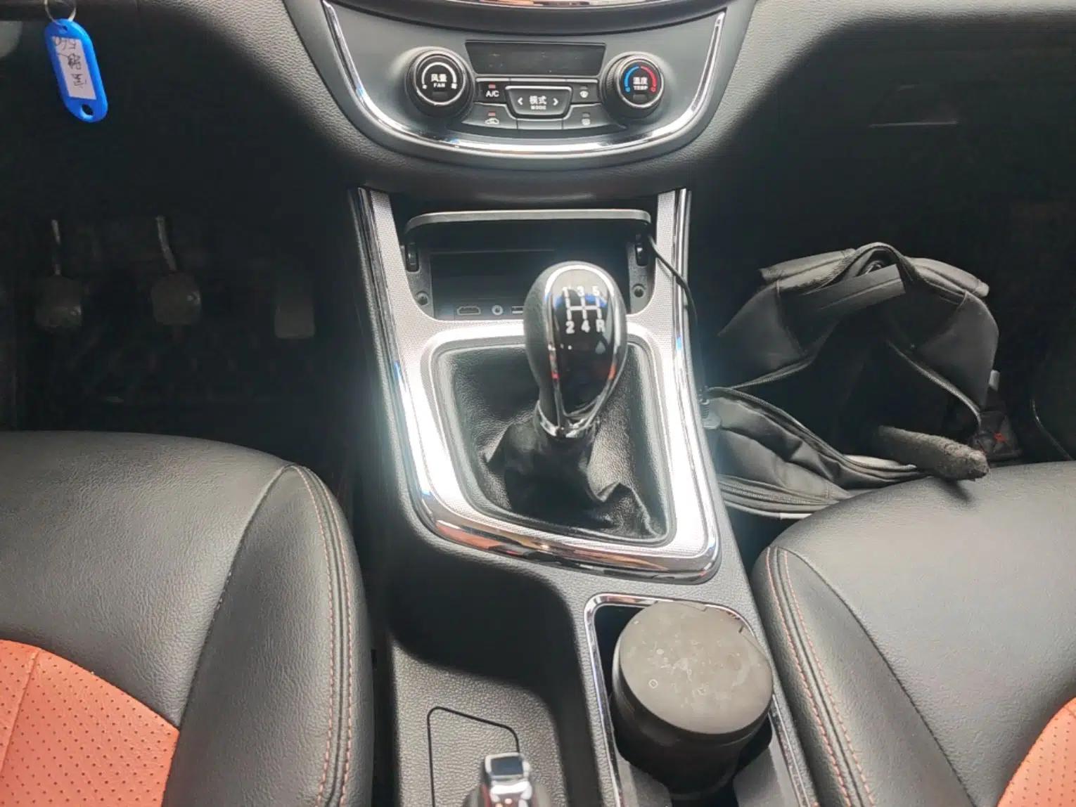 Baojun 560 2015 1.8L Manual Elite Edition — миниатюра 17