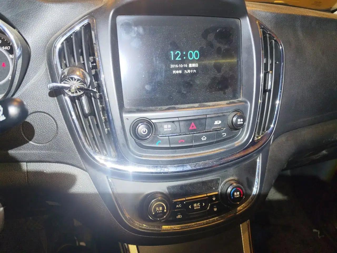 Baojun 560 2015 1.8L Manual Elite Edition — миниатюра 14