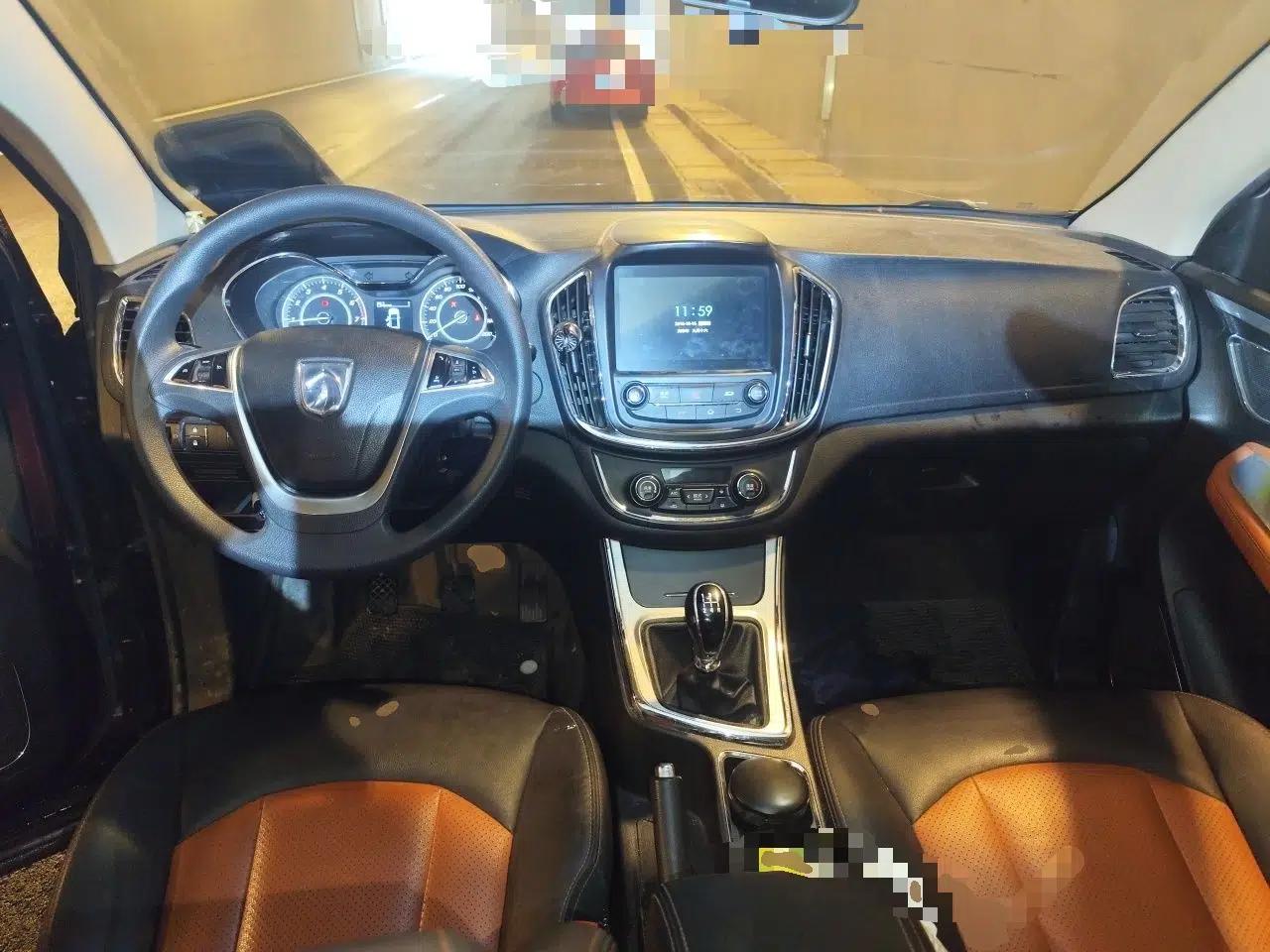 Baojun 560 2015 1.8L Manual Elite Edition — миниатюра 10