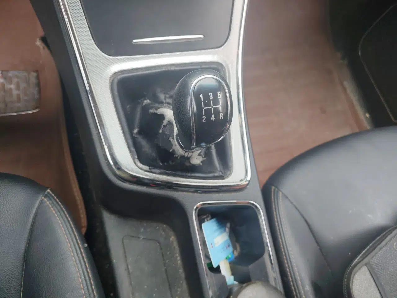 Baojun 560 2015 1.8L Manual Elite Edition — миниатюра 15