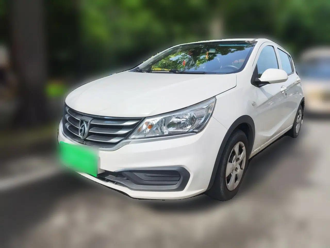 Baojun 310 2016 1.2L manual Comfort trim level — миниатюра 1