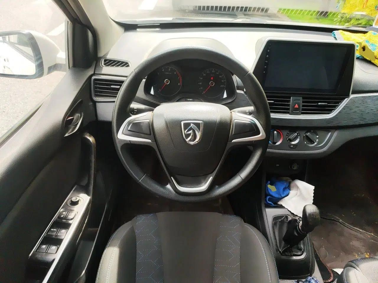 Baojun 310 2016 1.2L manual Comfort trim level — миниатюра 11