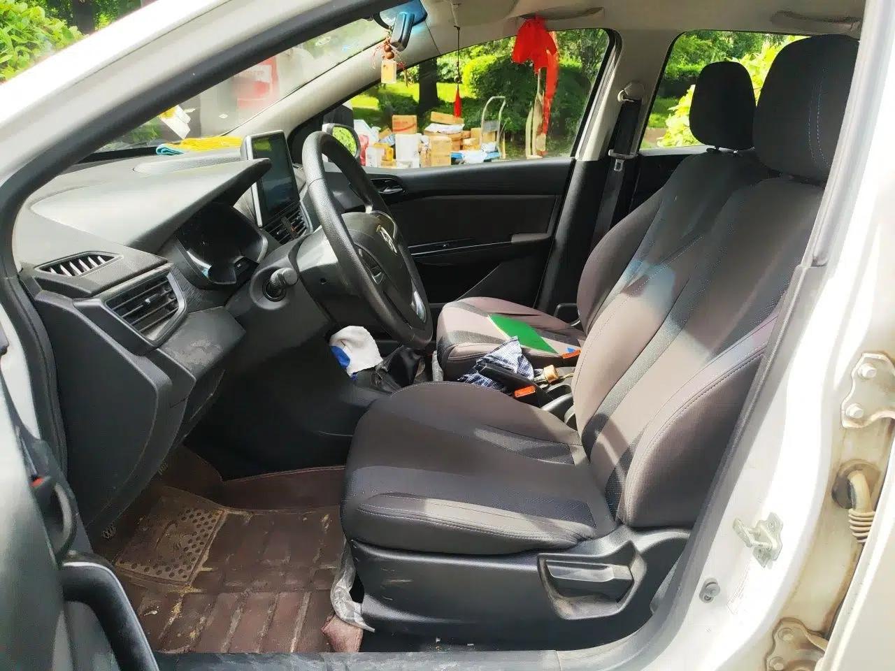 Baojun 310 2016 1.2L manual Comfort trim level — миниатюра 16