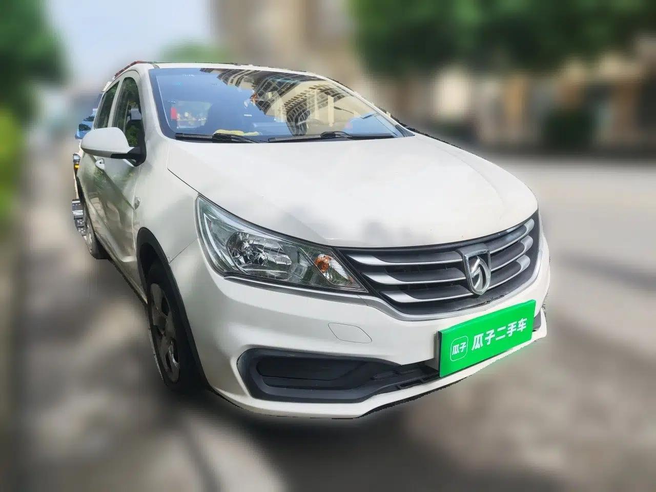 Baojun 310 2016 1.2L manual Comfort trim level — миниатюра 3