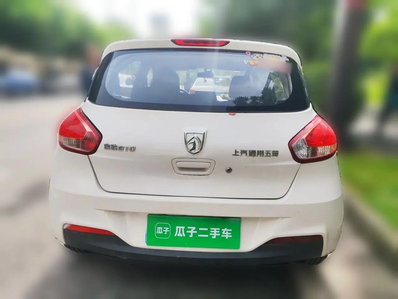 Baojun 310 2016 1.2L manual Comfort trim level — миниатюра 5
