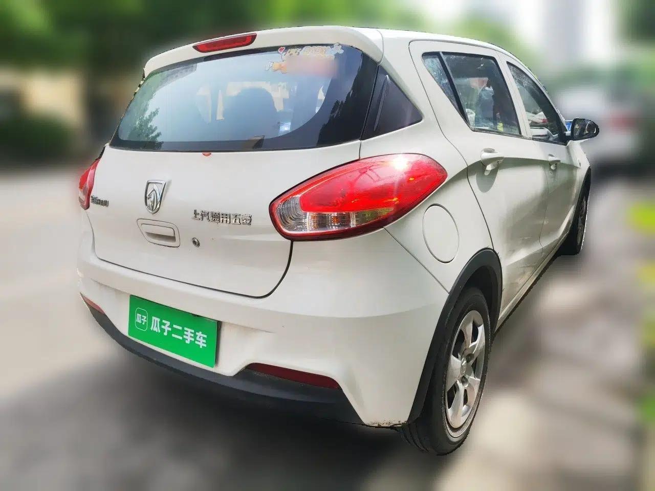 Baojun 310 2016 1.2L manual Comfort trim level — миниатюра 6