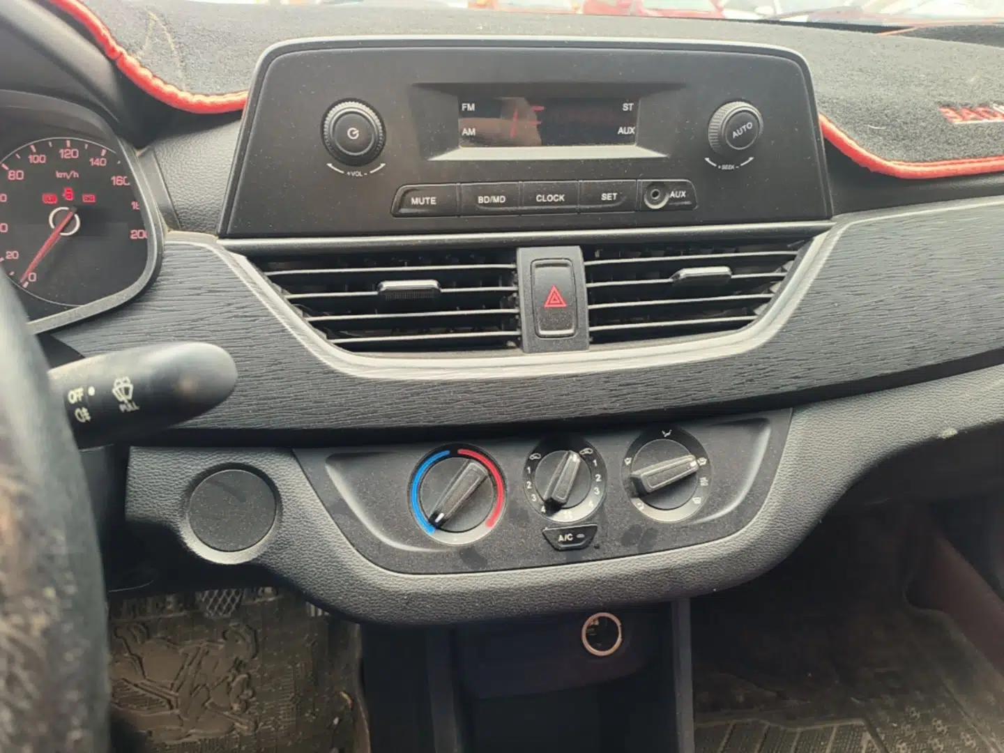Baojun 310 2016 1.2L Manual Value Edition — миниатюра 16