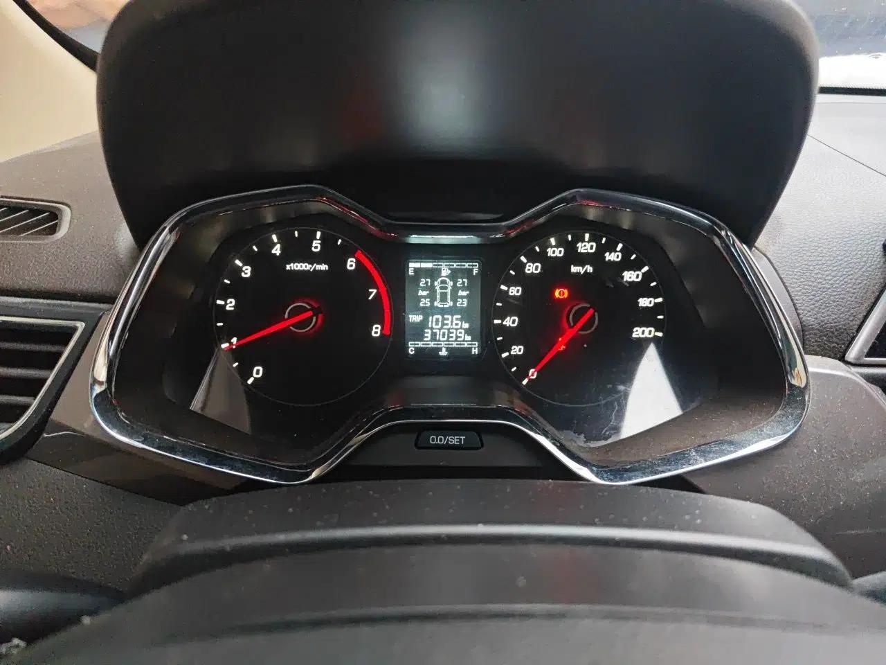 Baojun 310W 2017 1.5L Manual Fashion Model China V — миниатюра 12