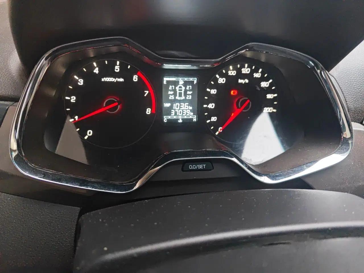 Baojun 310W 2017 1.5L Manual Fashion Model China V — миниатюра 13
