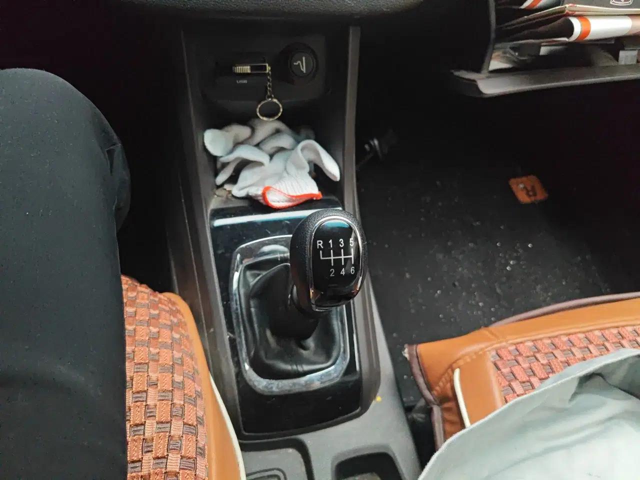 Baojun 310W 2017 1.5L Manual Fashion Model China V — миниатюра 15
