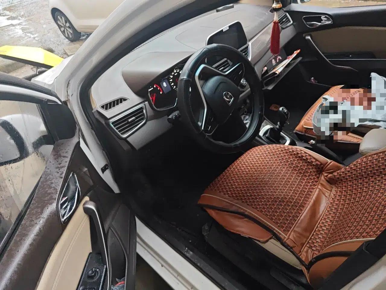 Baojun 310W 2017 1.5L Manual Fashion Model China V — миниатюра 17