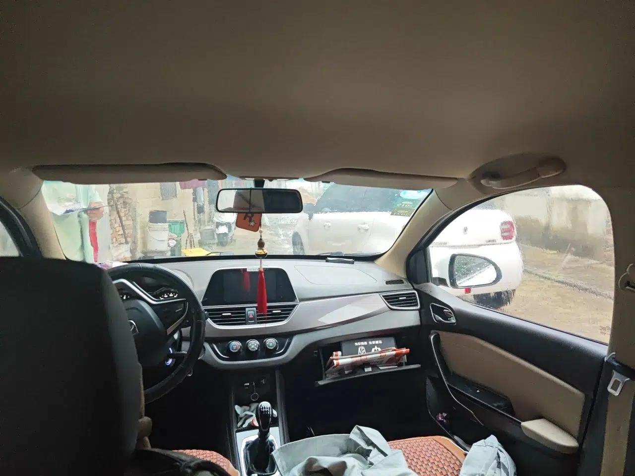 Baojun 310W 2017 1.5L Manual Fashion Model China V — миниатюра 19