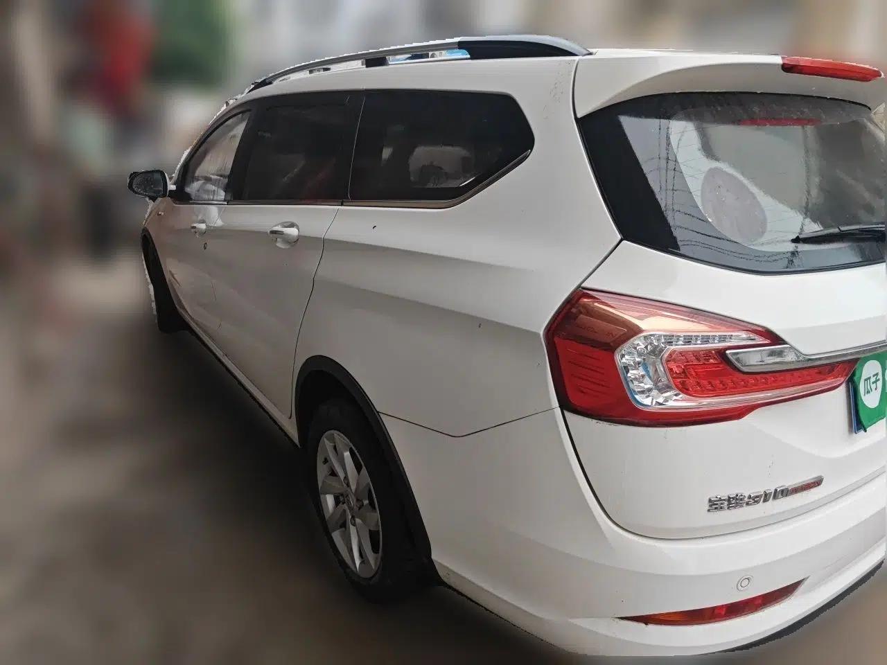 Baojun 310W 2017 1.5L Manual Fashion Model China V — миниатюра 4