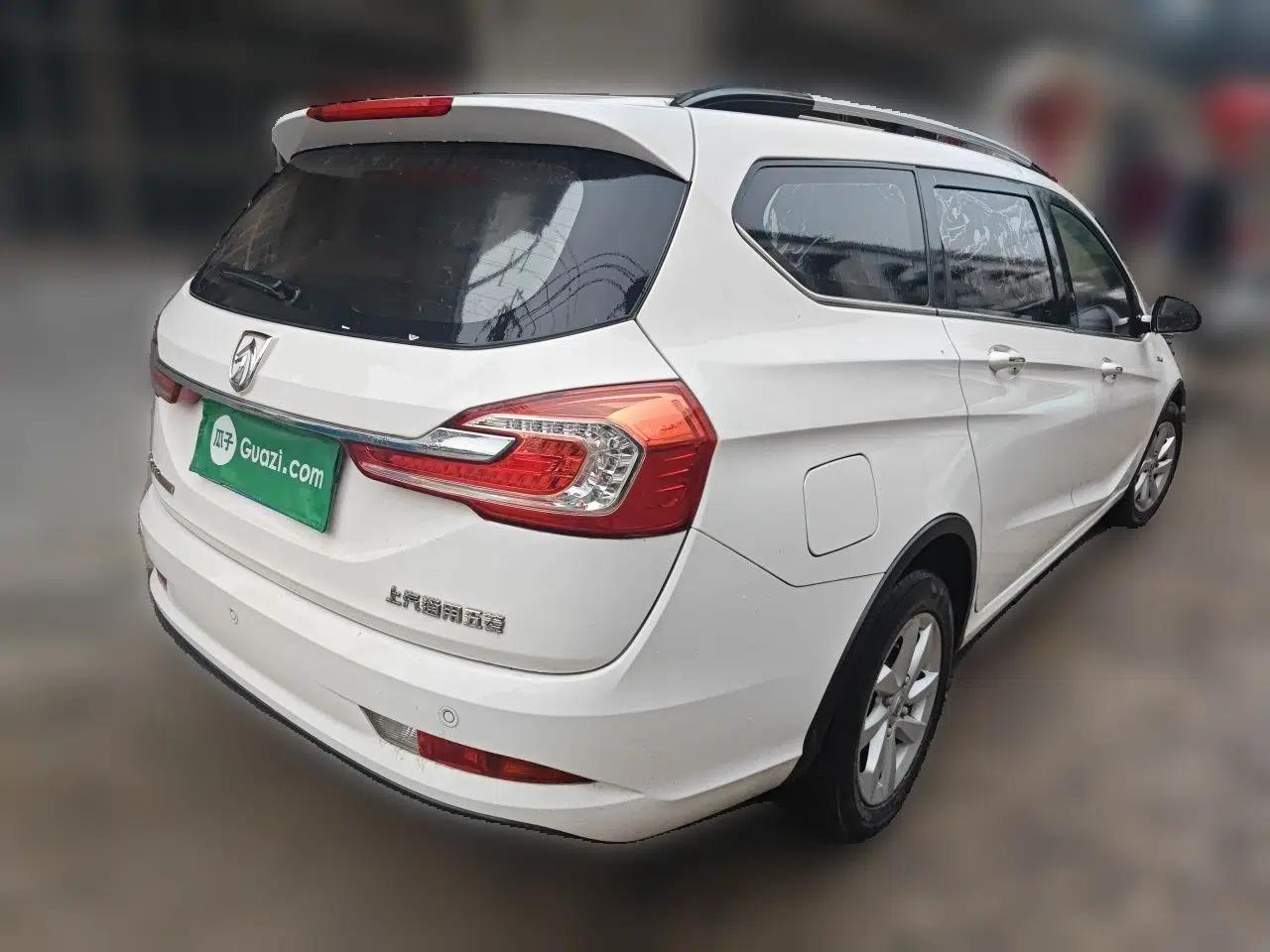 Baojun 310W 2017 1.5L Manual Fashion Model China V — миниатюра 6
