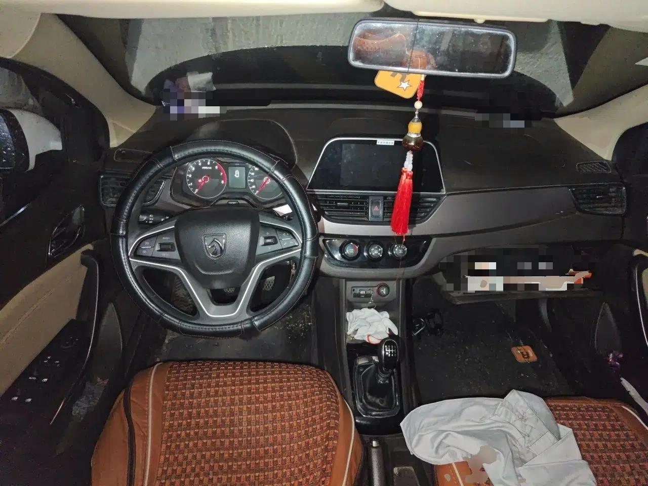 Baojun 310W 2017 1.5L Manual Fashion Model China V — миниатюра 10