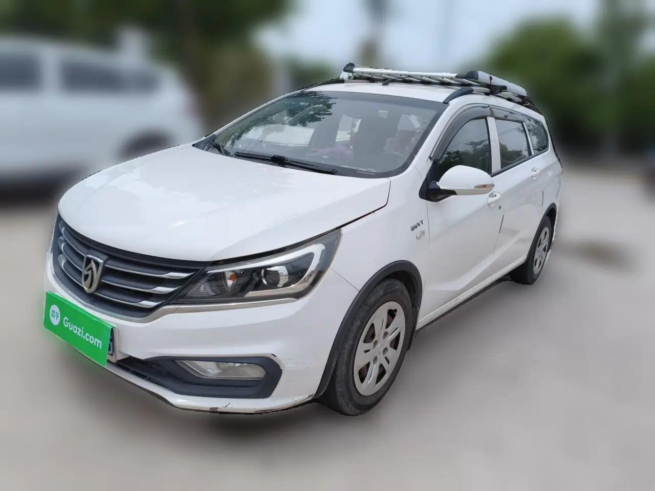 Baojun 310W 2017 1.5L Manual Comfort Version China V — миниатюра 1