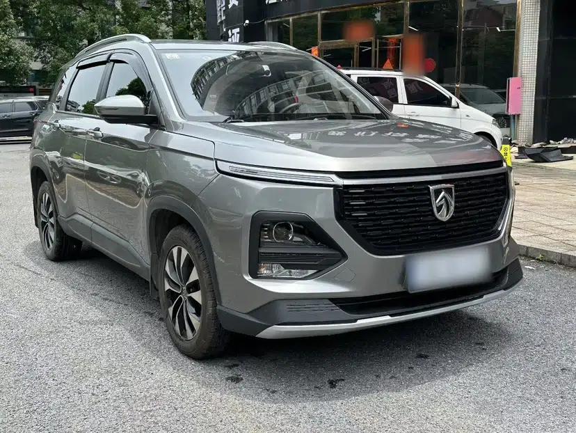 Baojun 530 2021 Global Car Anniversary Edition 1.5T CVT Luxury Model 5 Seats — миниатюра 3