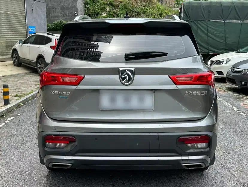 Baojun 530 2021 Global Car Anniversary Edition 1.5T CVT Luxury Model 5 Seats — миниатюра 6