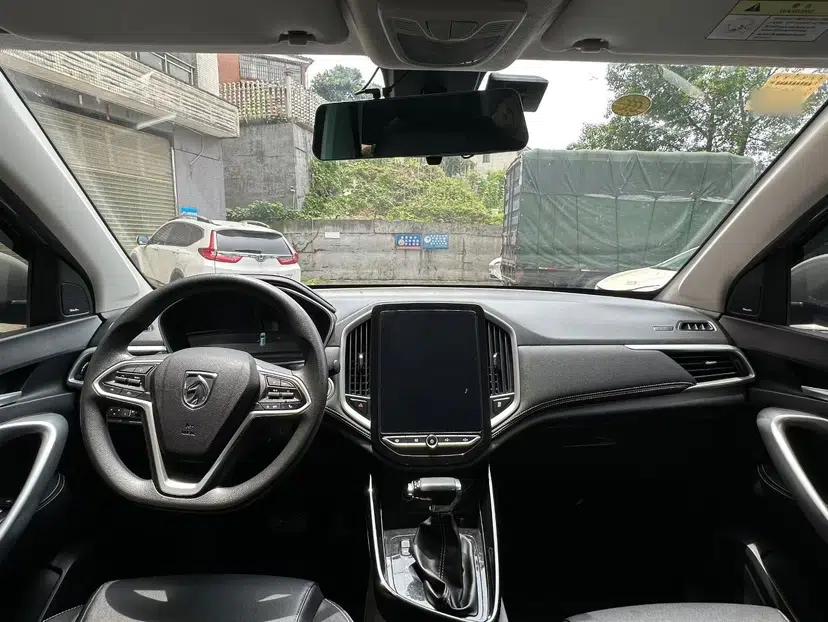 Baojun 530 2021 Global Car Anniversary Edition 1.5T CVT Luxury Model 5 Seats — миниатюра 7