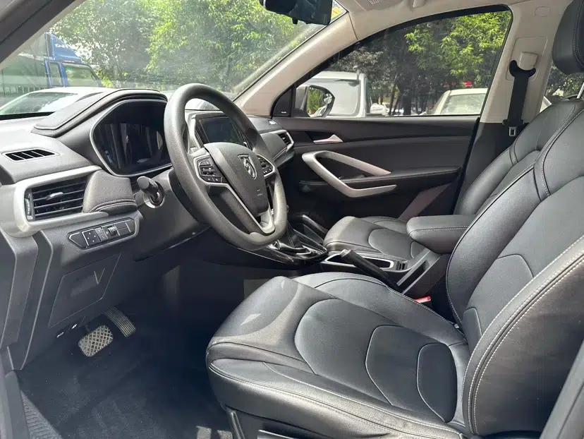 Baojun 530 2021 Global Car Anniversary Edition 1.5T CVT Luxury Model 5 Seats — миниатюра 8