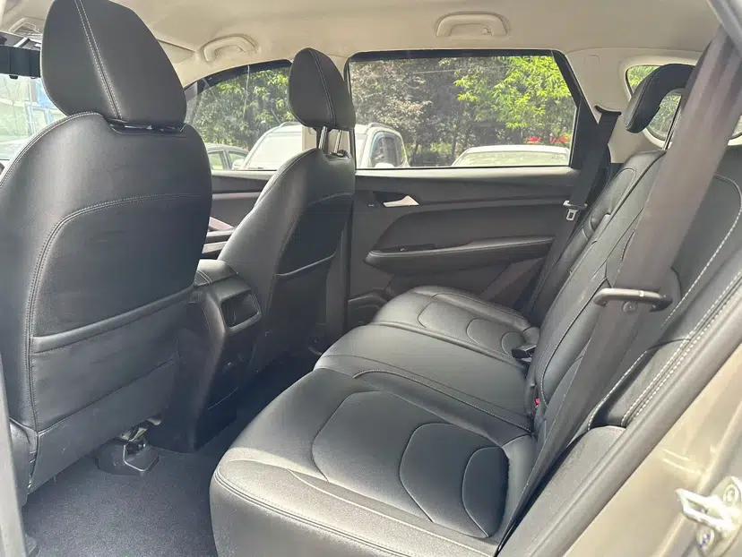 Baojun 530 2021 Global Car Anniversary Edition 1.5T CVT Luxury Model 5 Seats — миниатюра 9