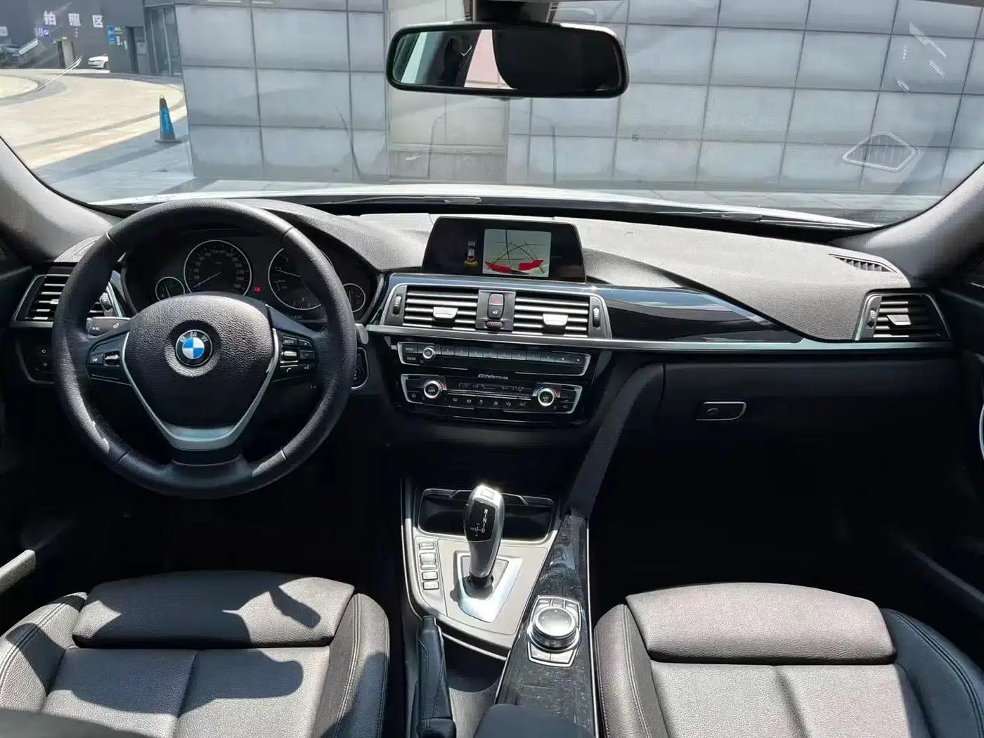 BMW 3 Series GT 2018 320i Fashion Edition — миниатюра 12