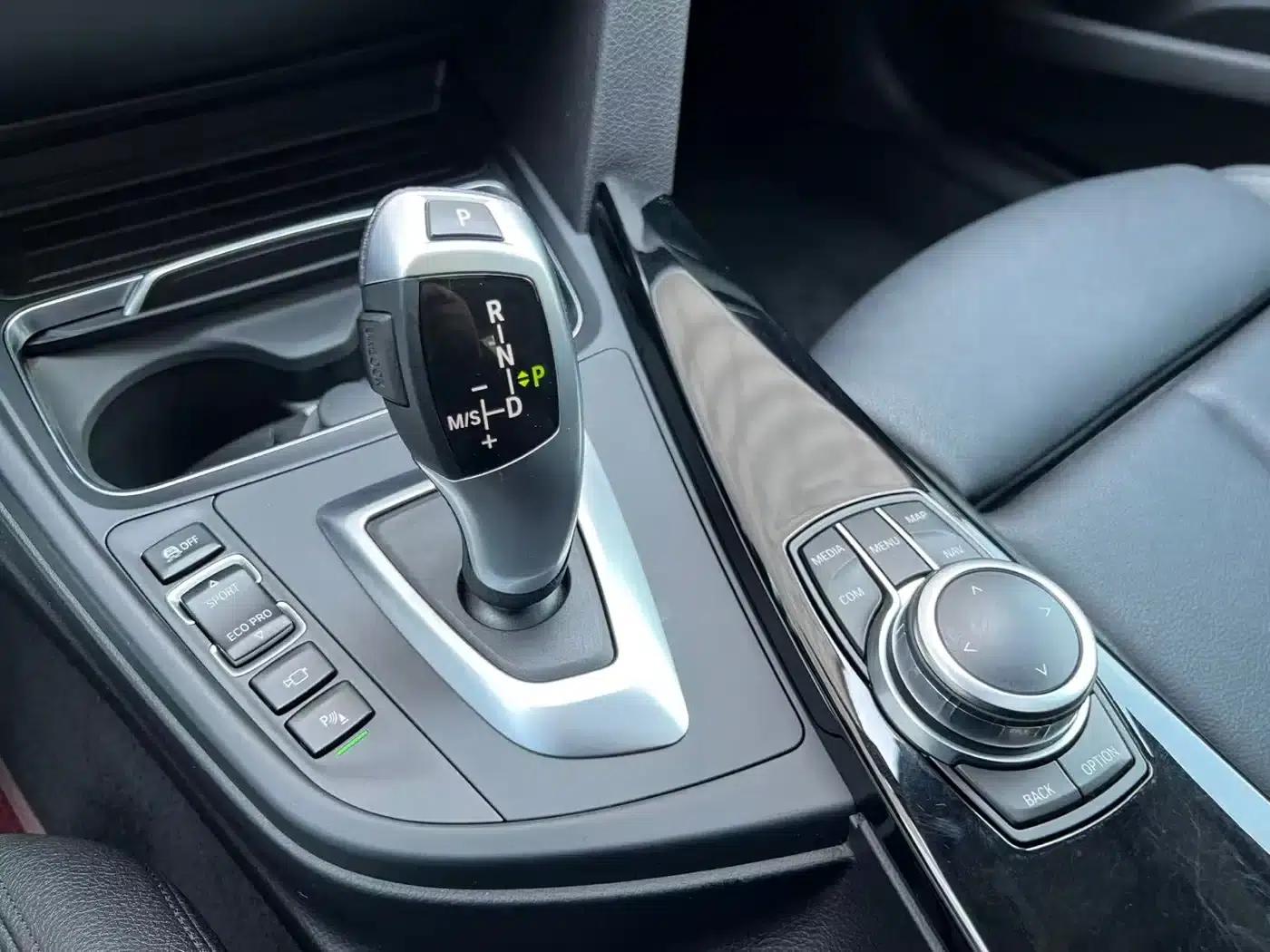 BMW 3 Series GT 2018 320i Fashion Edition — миниатюра 30