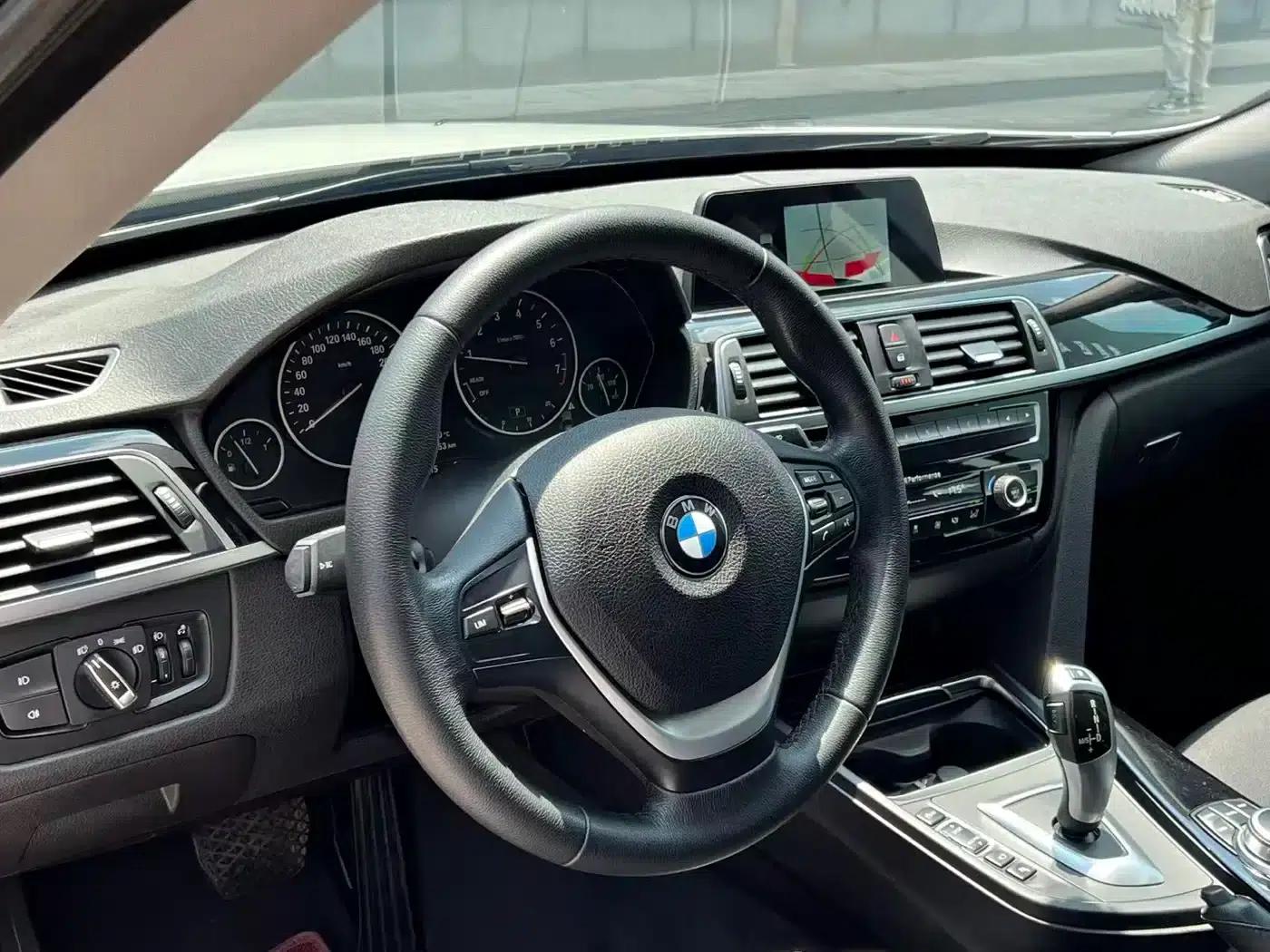 BMW 3 Series GT 2018 320i Fashion Edition — миниатюра 8