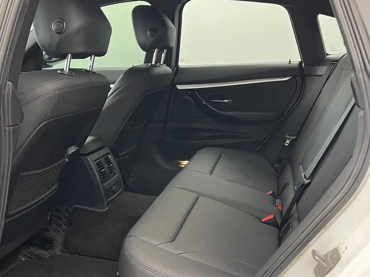 2019 BMW 3 Series GT 320i M Sport Package — миниатюра 5