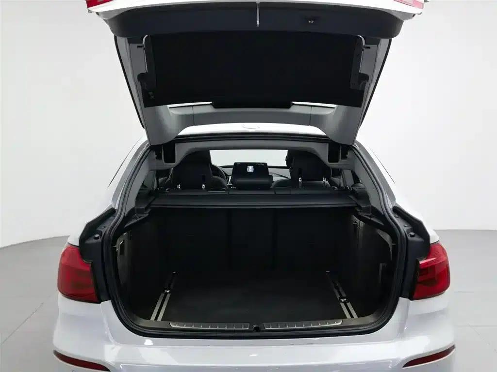 BMW 3 Series GT 2018 320i Fashion Edition — миниатюра 16