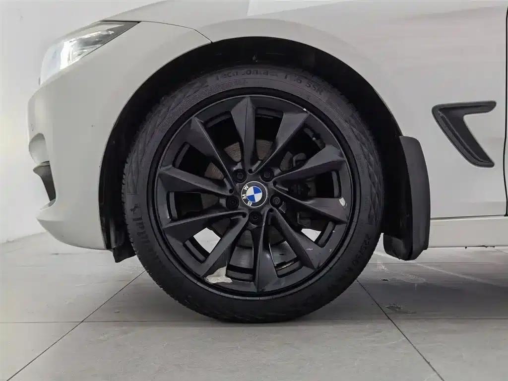 BMW 3 Series GT 2018 320i Fashion Edition — миниатюра 17
