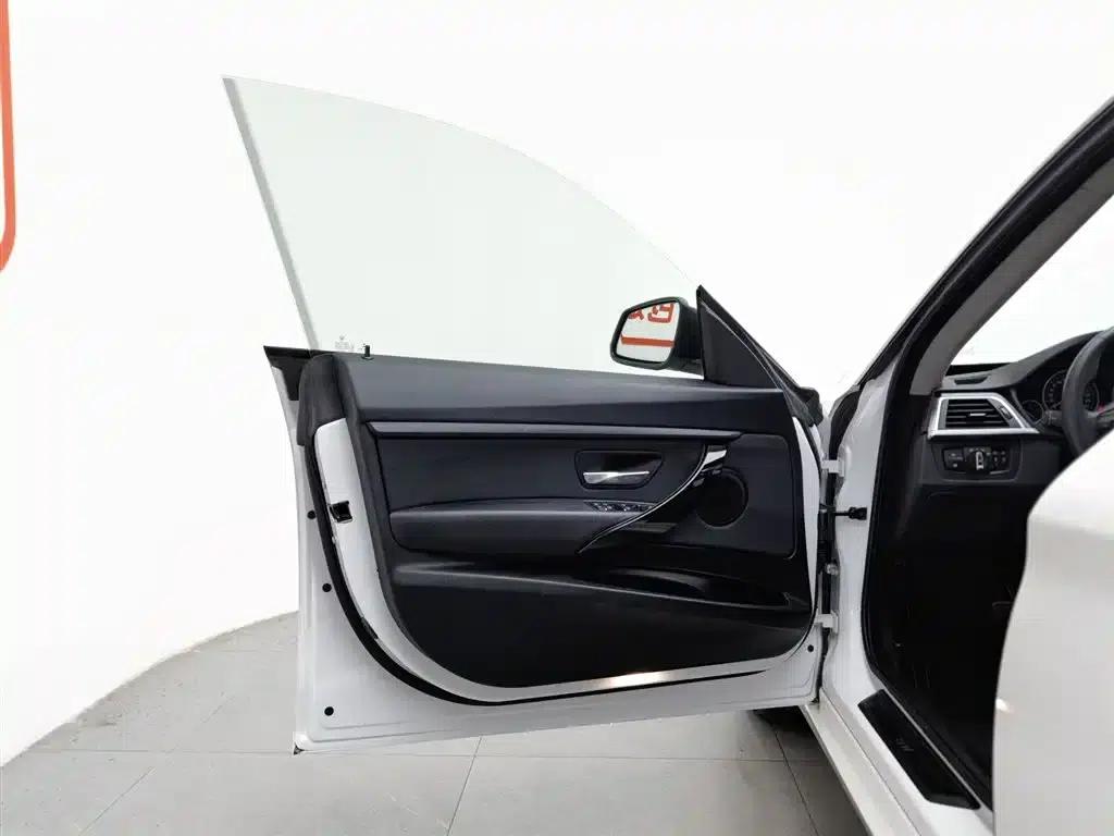 BMW 3 Series GT 2018 320i Fashion Edition — миниатюра 8