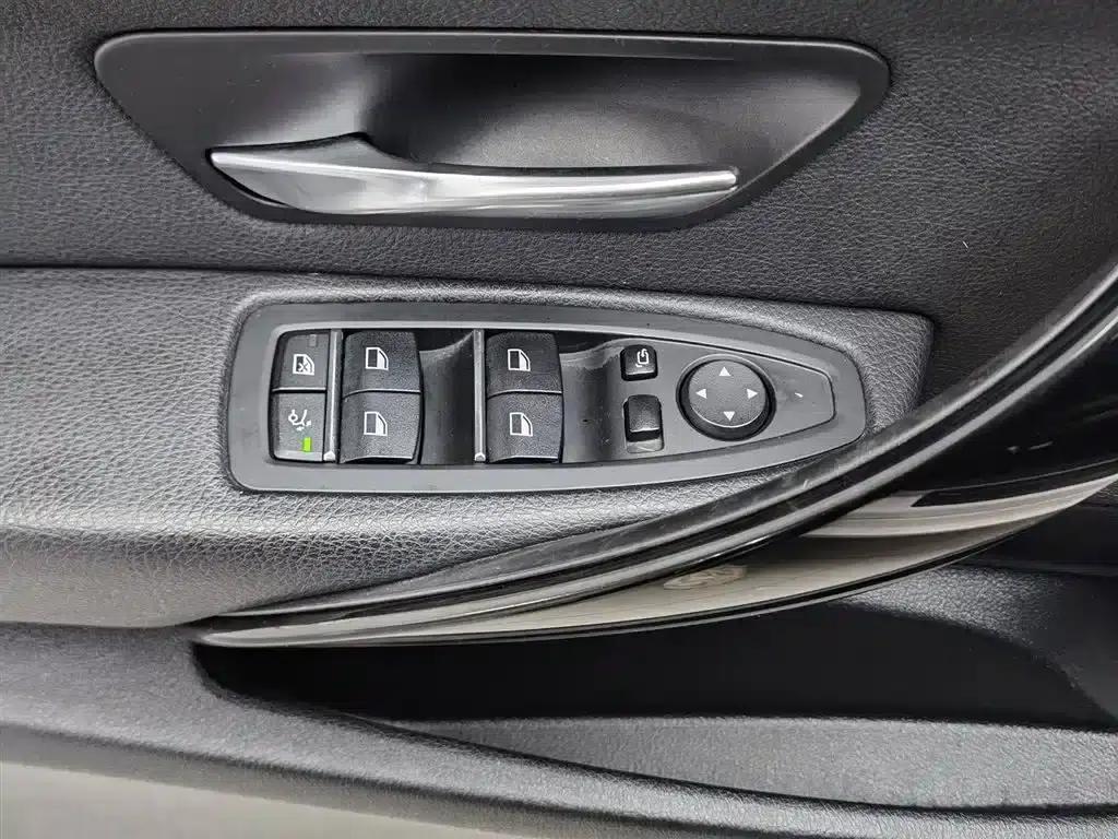 BMW 3 Series GT 2018 320i Fashion Edition — миниатюра 9